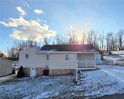 63 Hickory St, Ellsworth, PA 15331