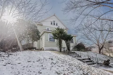 10 Frech St, Creekside, PA 15732