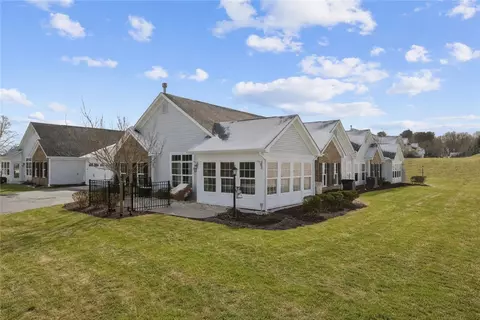 307 Spring Valley Dr, Zelienople, PA 16063