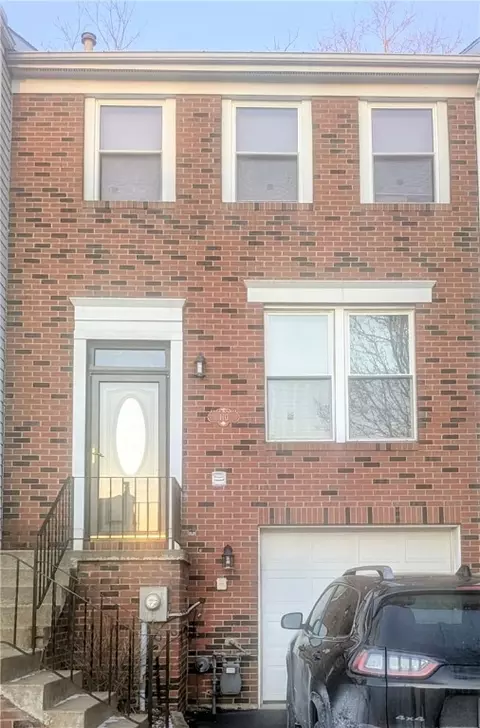 110 Meadow Gap Dr, Monroeville, PA 15146