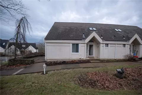 15 Ridgemead Fields Dr, Verona, PA 15147