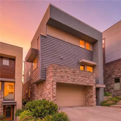 15 Bailey Park Ln, Pittsburgh, PA 15210