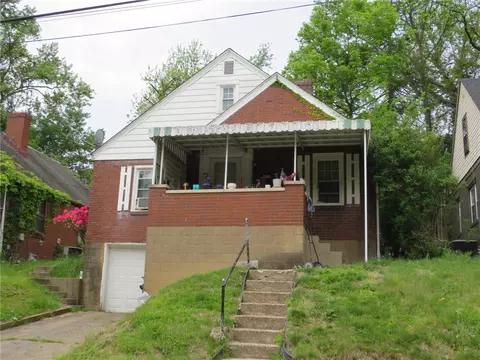 2145 Village Dr, Pittsburgh, PA 15221