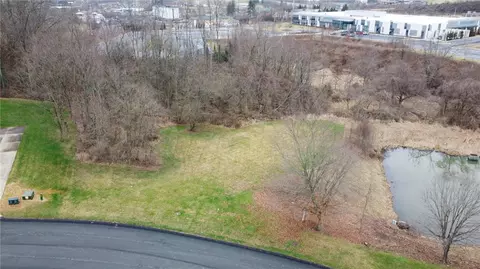 1041 Augusta Cir, Irwin, PA 15642