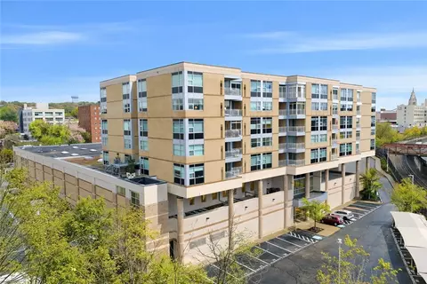 5570 Centre Ave #400, Pittsburgh, PA 15232