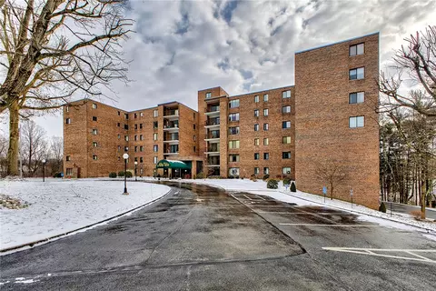 3 Alta Vita Dr #104, Greensburg, PA 15601