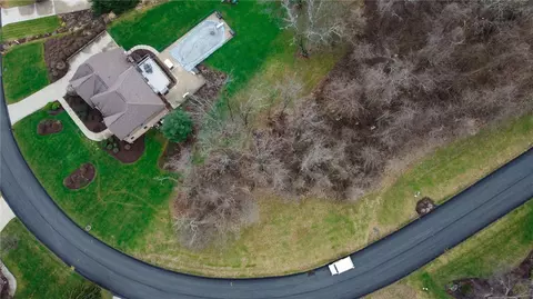 1060 Augusta Cir, Irwin, PA 15642