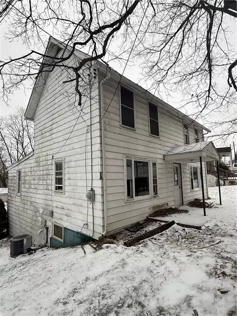 75 W Liberty Rd, West Alexander, PA 15376