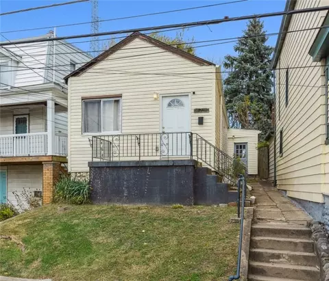 725726 Mclain St, Pittsburgh, PA 15210