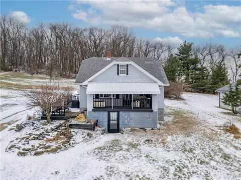 396 Oak Spring Rd, Canonsburg, PA 15317