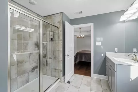 Bath - 147 Seneca Pl, Mars, PA 16046 photo 2 of 6