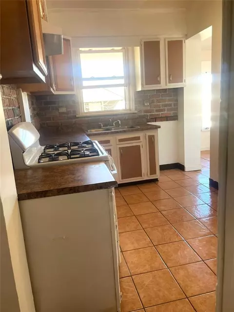 Kitchen - 320 N 4th St, Clairton, PA 15025 photo 4 of 4