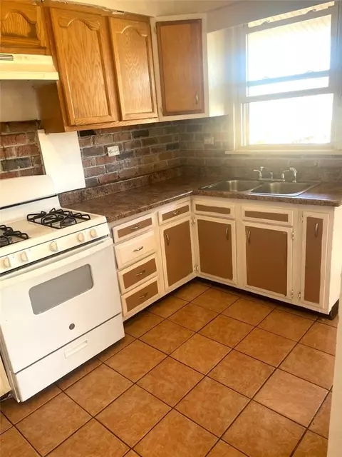 Kitchen - 320 N 4th St, Clairton, PA 15025 photo 2 of 4