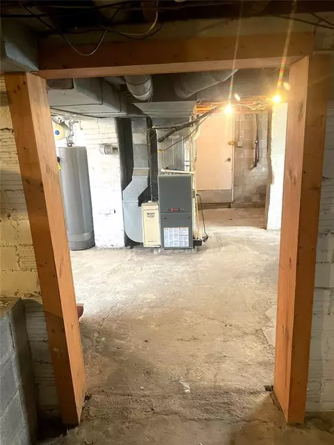 Entry Way - 320 N 4th St, Clairton, PA 15025 photo 5 of 5