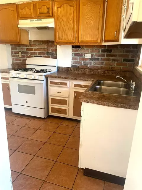 Kitchen - 320 N 4th St, Clairton, PA 15025 photo 3 of 4