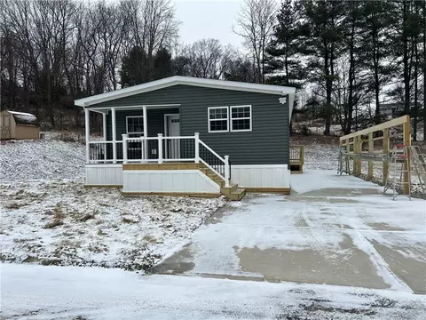 235 Sunnyhill, Valencia, PA 16059