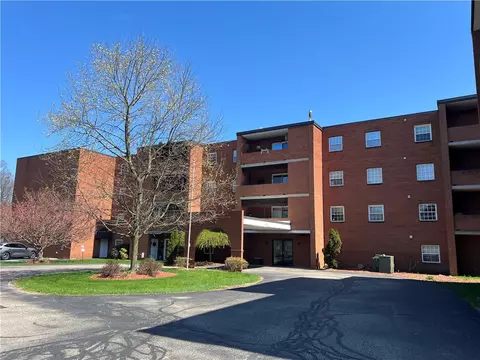 2850 Edgecliff Rd #35, New Kensington, PA 15068