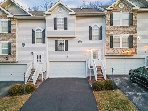 2118 Shawnee Dr, Washington, PA 15301