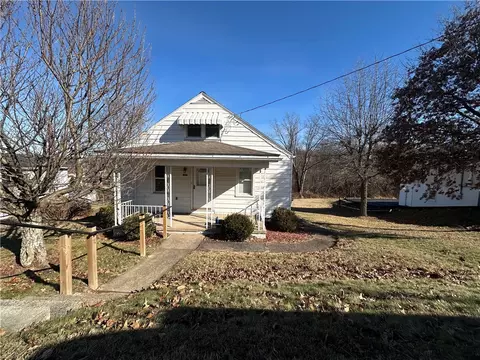 215 Richmond St, Loyalhanna, PA 15661