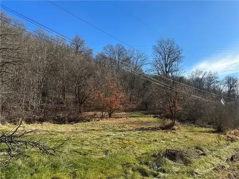 1461 Keibler Beach Ln, New Kensington, PA 15068