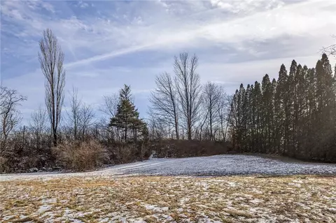 - Soltis, Irwin, PA 15642 photo 4