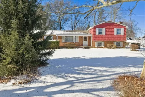 43 Circle Dr, Beaver, PA 15009