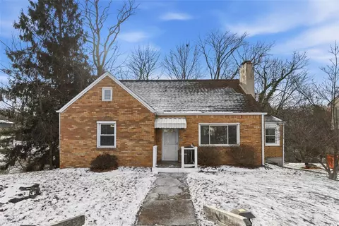 27 Ehle Ave, Coraopolis, PA 15108
