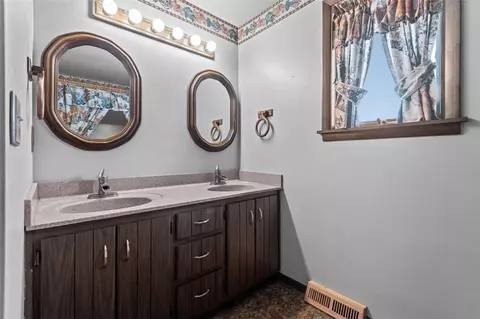 Bath - 462 Adele Dr, Irwin, PA 15642 photo 2 of 4