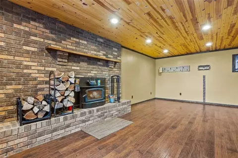 Living - 462 Adele Dr, Irwin, PA 15642 photo 4 of 4