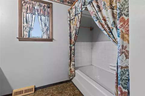 Bath - 462 Adele Dr, Irwin, PA 15642 photo 3 of 4