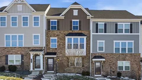 1028 Adair Ave, Valencia, PA 16059
