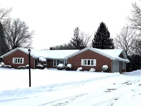 108 Okinawa Dr, New Castle, PA 16105