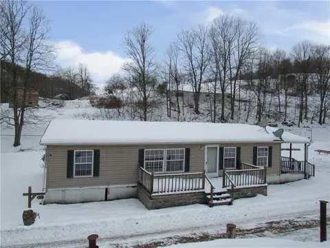 121 Hoy Run Rd, Spraggs, PA 15362