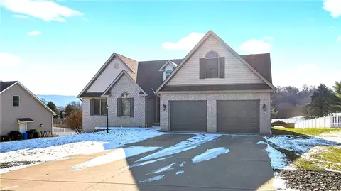 111 Lopez Dr, Uniontown, PA 15401