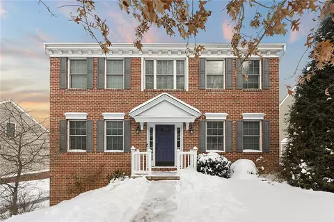 1086 Woodlawn Dr, Canonsburg, PA 15317
