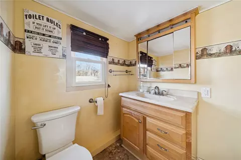 Bath - 1609 Old Brodhead Rd, Monaca, PA 15061 photo 2 of 2