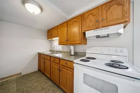 Kitchen - 1609 Old Brodhead Rd, Monaca, PA 15061 photo 2 of 6