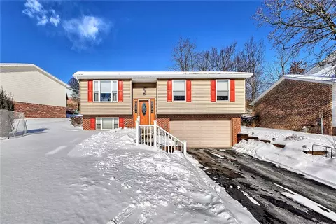 140 Penn Crest Dr, Mckeesport, PA 15131