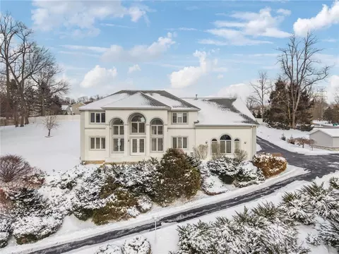236 Lakewood Rd, Greensburg, PA 15601