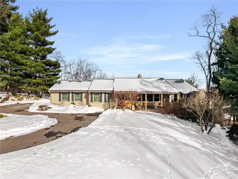 108 Highland Dr, Canonsburg, PA 15317