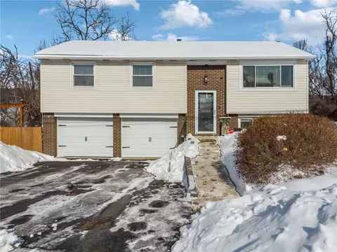 14299 Valley View Dr, White Oak, PA 15131