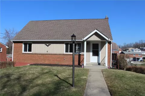 678 Colonial Manor Rd, Irwin, PA 15642