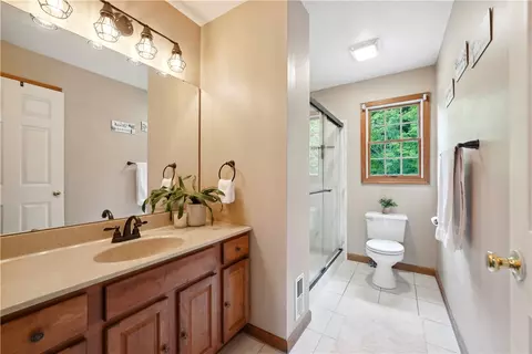 Bath - 565 Leeper Rd, Georgetown, PA 15043 photo 4 of 4