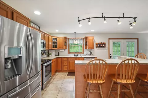 Kitchen - 565 Leeper Rd, Georgetown, PA 15043 photo 3 of 4