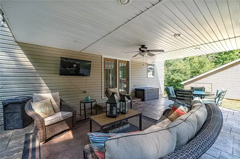 Exterior - 565 Leeper Rd, Georgetown, PA 15043 photo 4 of 12