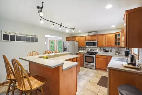 Kitchen - 565 Leeper Rd, Georgetown, PA 15043 photo 2 of 4
