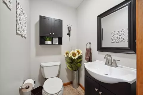 Bath - 565 Leeper Rd, Georgetown, PA 15043 photo 1 of 4