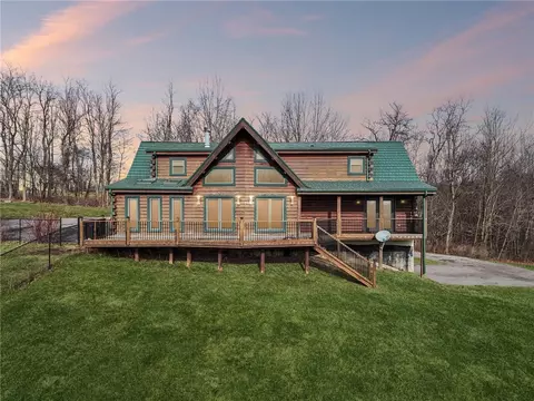 315 Frankfort Springs Dr, Georgetown, PA 15043