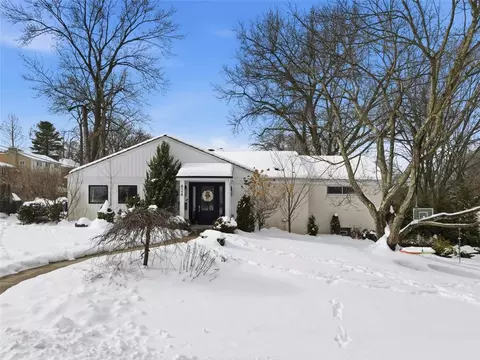 824 Foxland Dr, Pittsburgh, PA 15243