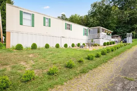 248 Thomas St, Hollsopple, PA 15935